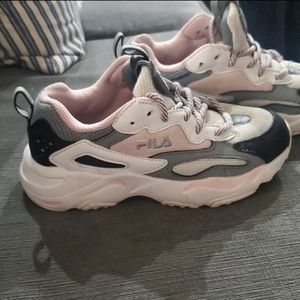 Girl Fila shoes size 1